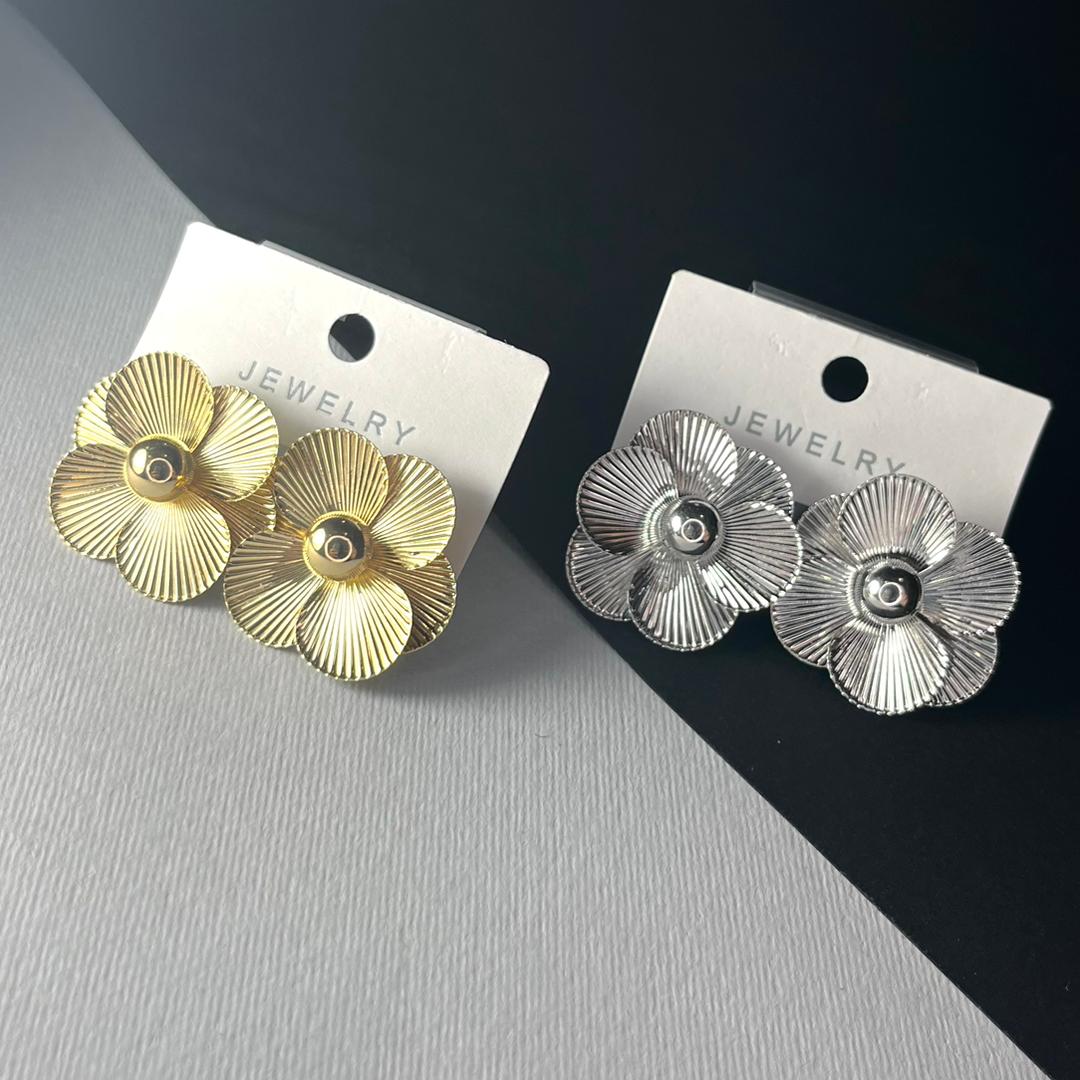 گوشواره میخی مدل گل | آبکاری نقره ای و طلایی