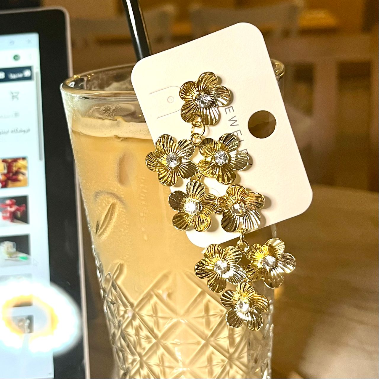 گوشواره میخی و آویزی شیک طرح دسته گل | آبکاری قوی | طلایی